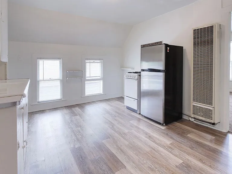 252 W 10th Street — Photo 2