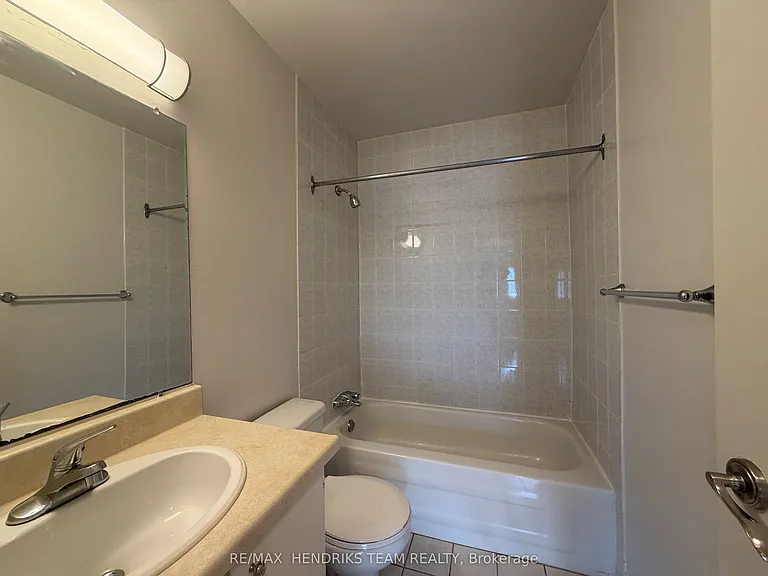 49 Leaside Dr #303 — Photo 12