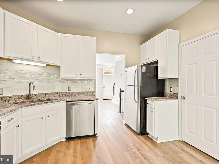 10032 Moxleys Ford Ln — Photo 9