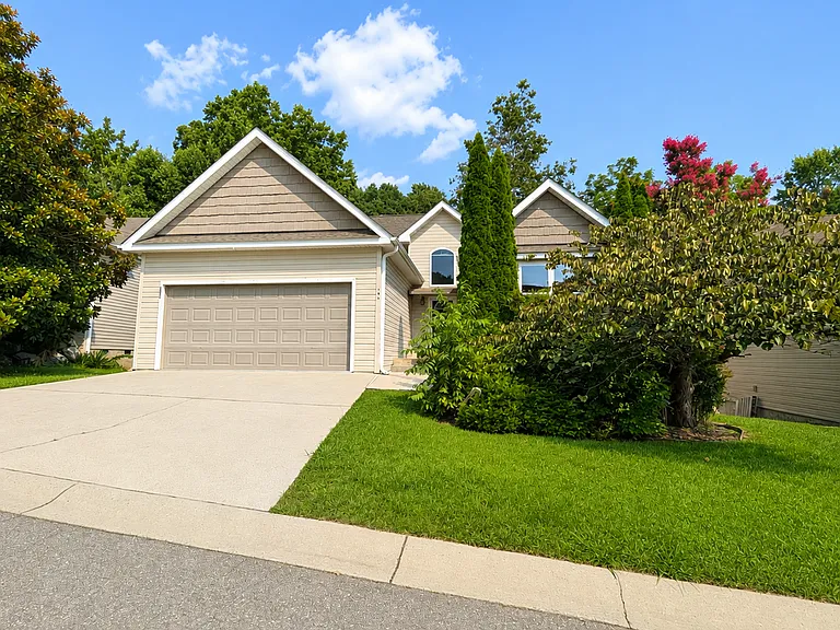 106 Woodcreek Cir — Photo 3