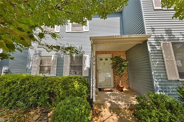 1st image of 20 Bennington Ct