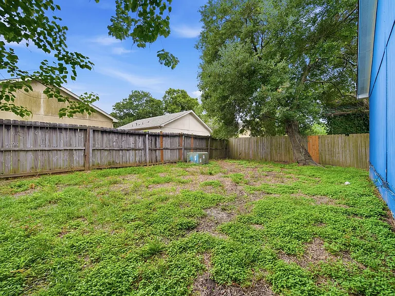 11730 Greenglen Dr — Photo 32