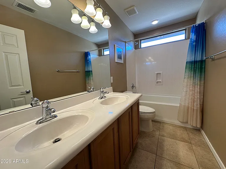 2138 W Marconi Ave — Photo 27