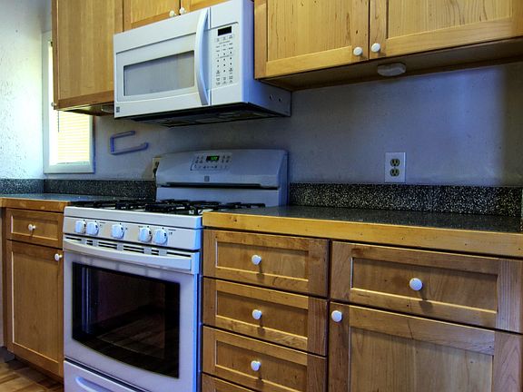 4th image of 1009 Southview Dr