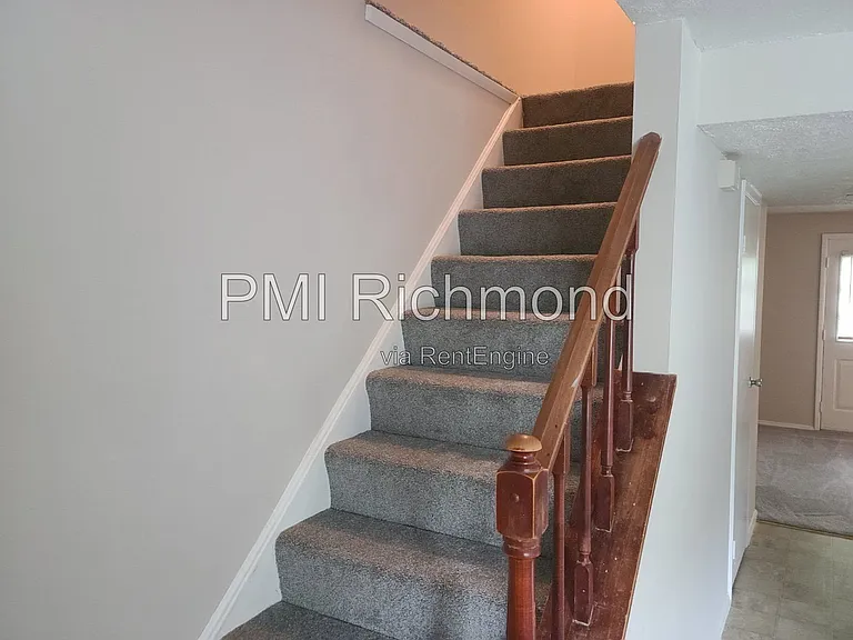 9623 Greenmeadow Cir — Photo 11