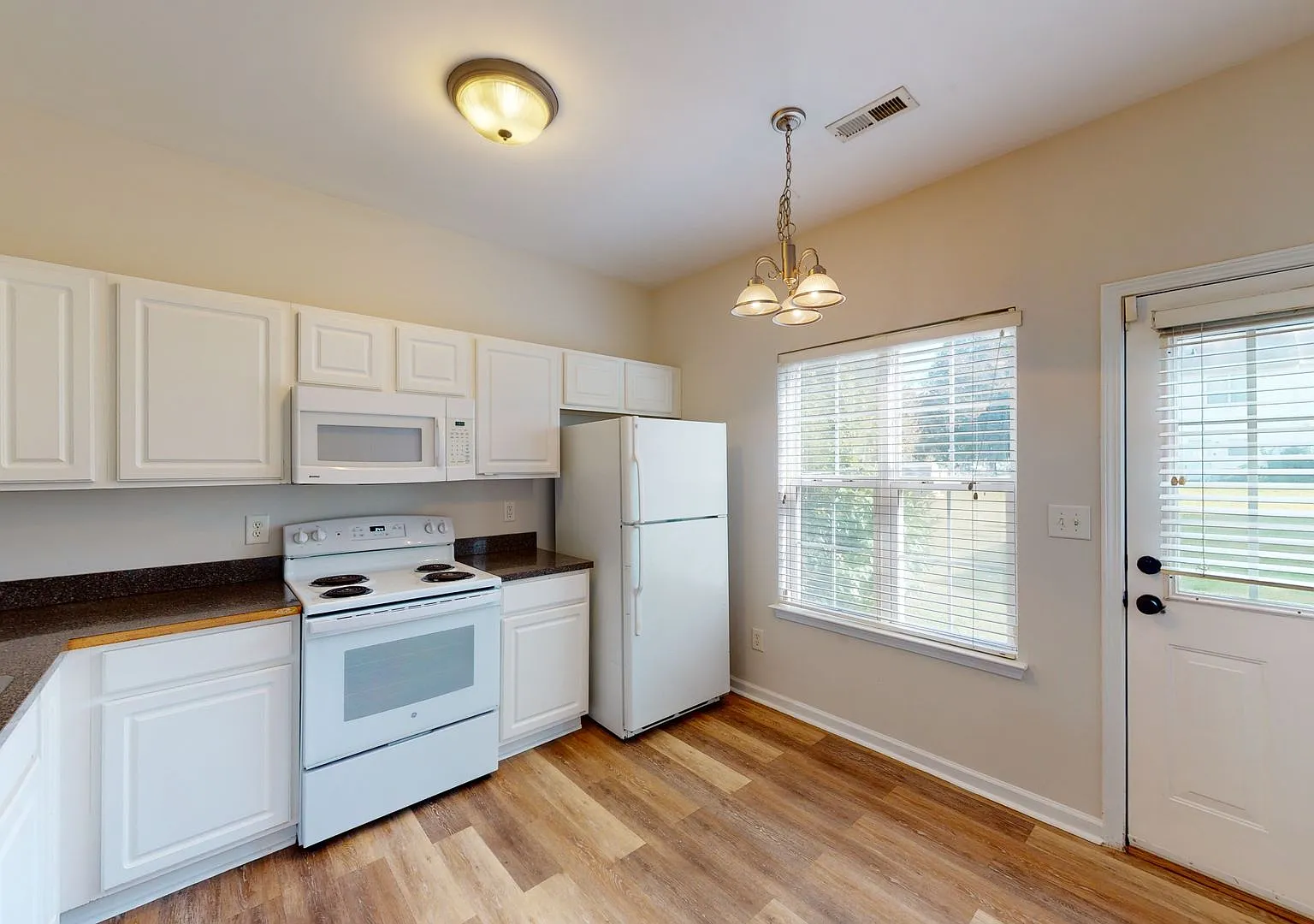 5545 Seths Drive — Photo 3