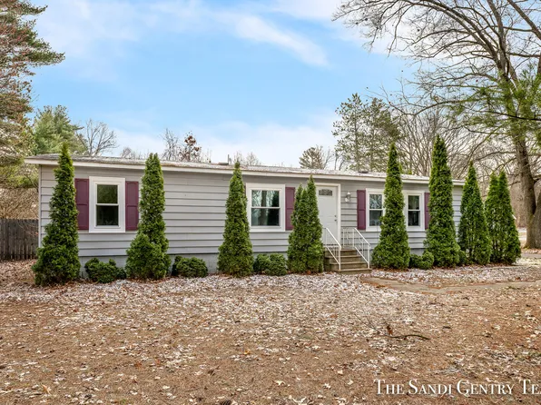 420 N 2nd Ave, Fruitport, MI 49415