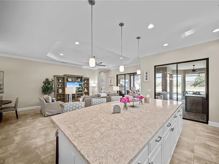 9361 Terresina Dr — Photo 12