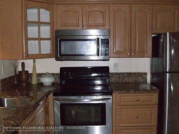4th image of 9815 NW 65th Ct