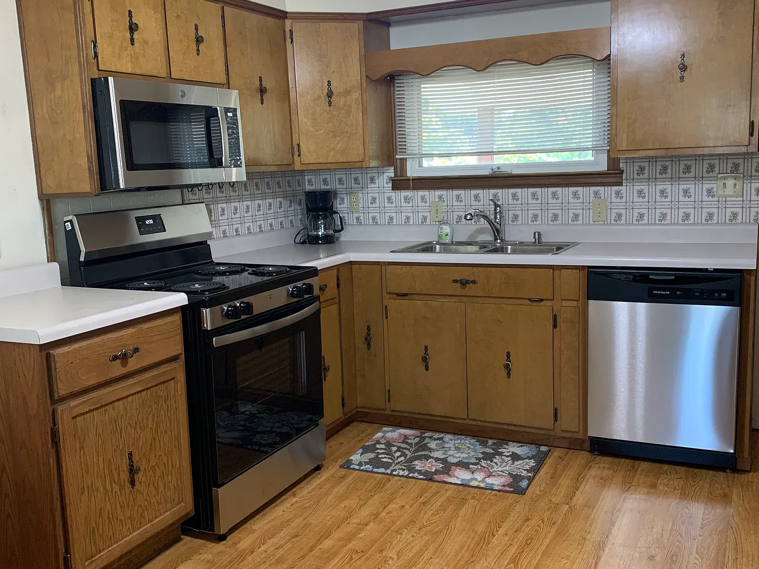 3 bed, 1300 sqft, $3,500 — Photo 3