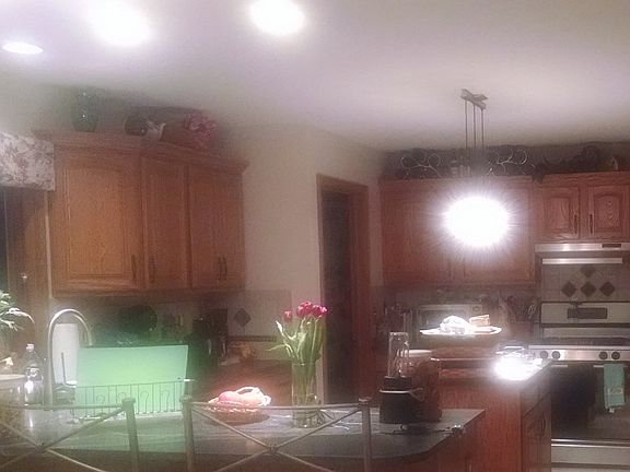 Kitchen - large bar top