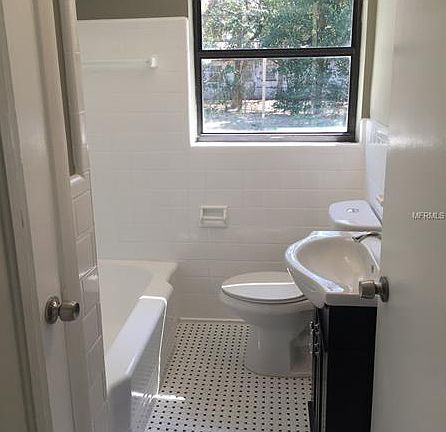 3rd image of 1361 Parkwood St