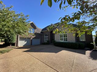355 Raintree Dr, Hendersonville, TN 37075