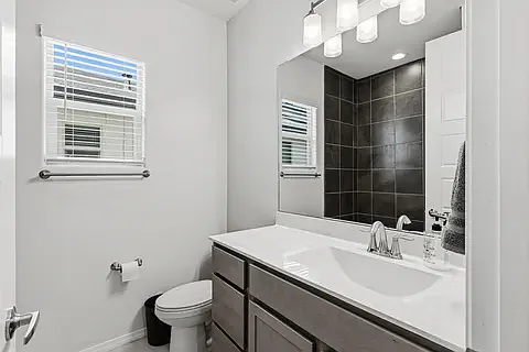 2101 Northern Blvd NE — Photo 8