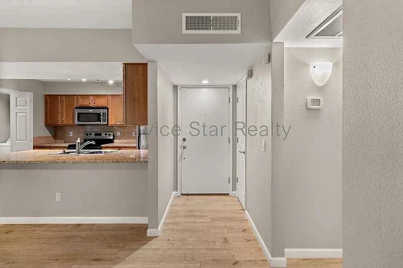 2 bed, 2.0 bath, 940 sqft, $1,600 — Photo 4
