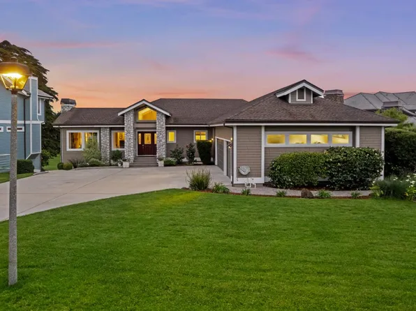 410 Fairway Dr, Half Moon Bay, CA 94019