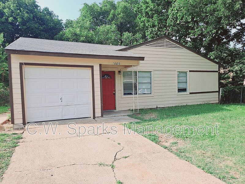 1st image of 3831 Castle Hills Dr