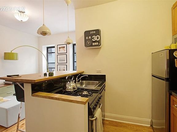 4th image of 321 E 12th St APT 5