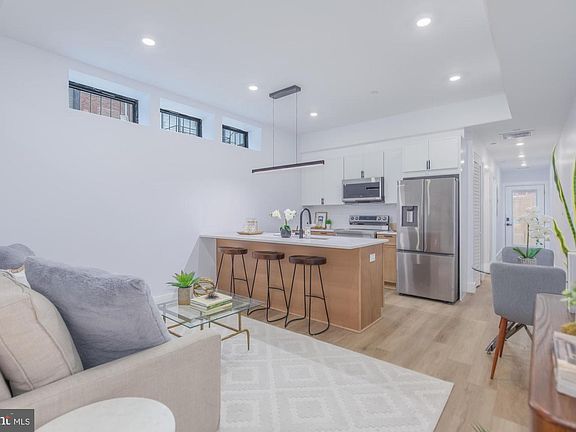2nd image of 1012 17th Pl NE APT 2