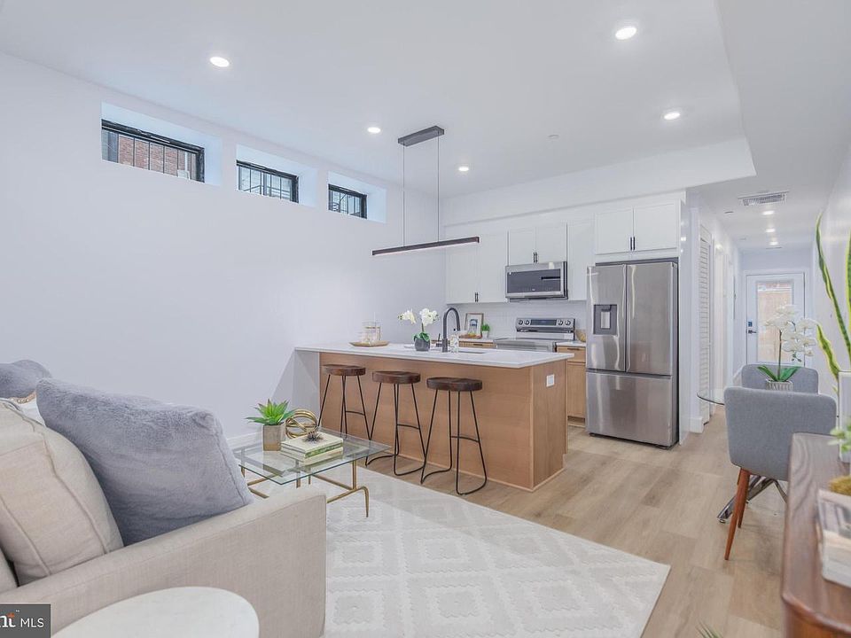 1st image of 1012 17th Pl NE APT 2