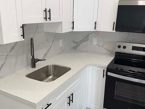 5th image of 935 Jefferson Ave APT 6