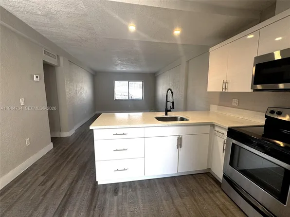 805 W 30th St #8, Hialeah, FL 33012