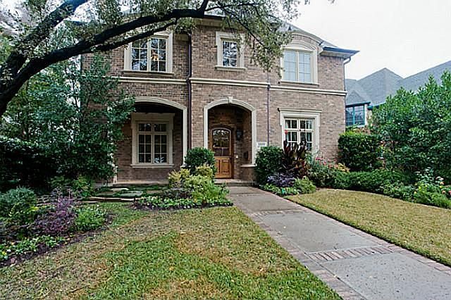 1st image of 2820 Dyer St
