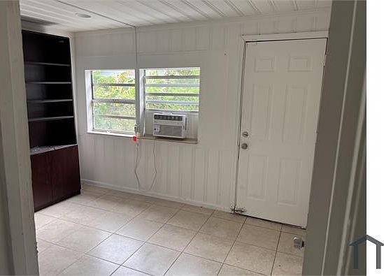 3rd image of 809 19th St #1B