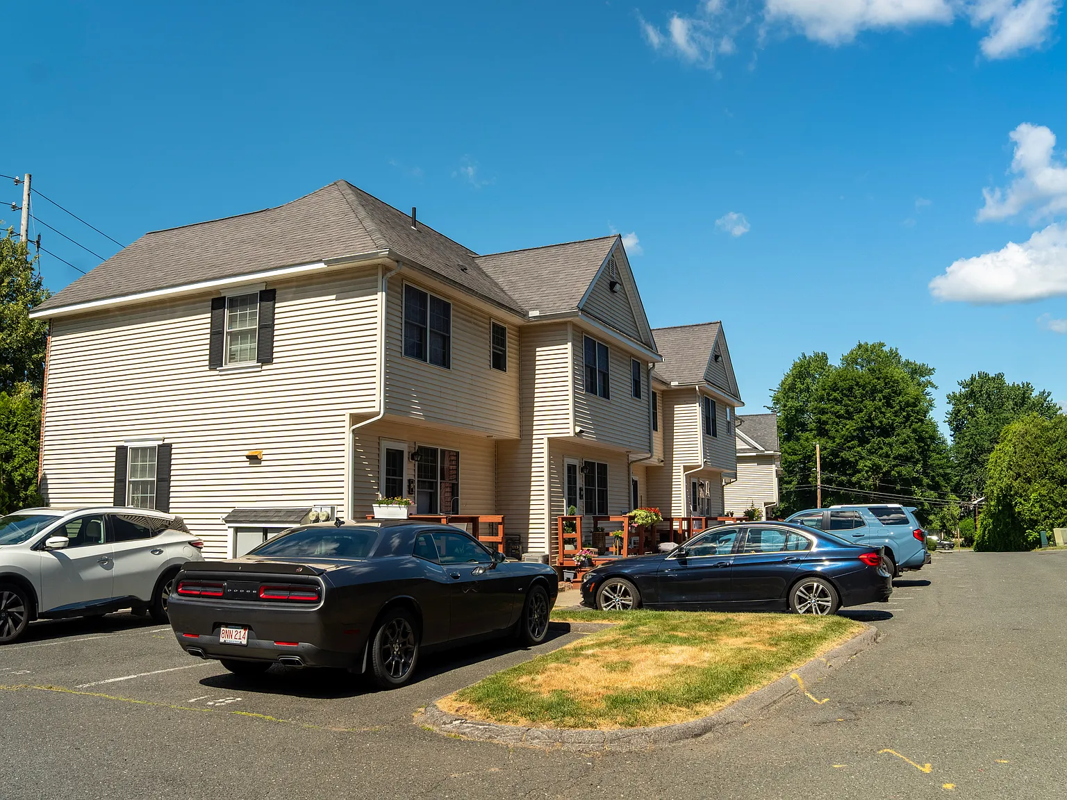 2 bed, 1.5 bath, 850 sqft, $2,350 — Photo 2