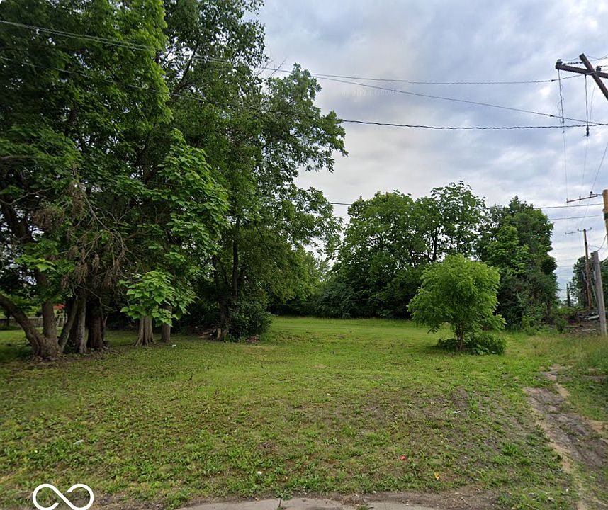 2nd image of 1795 Roosevelt Ave
