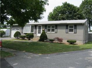 16 Amanda Ct, Cranston, RI 02920