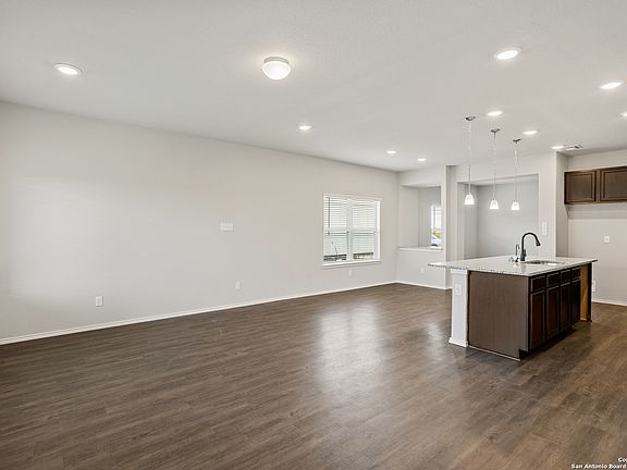 5th image of 2655 Greenwell Ln