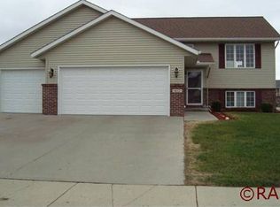 612 St Andrews Dr, Mankato, MN 56001