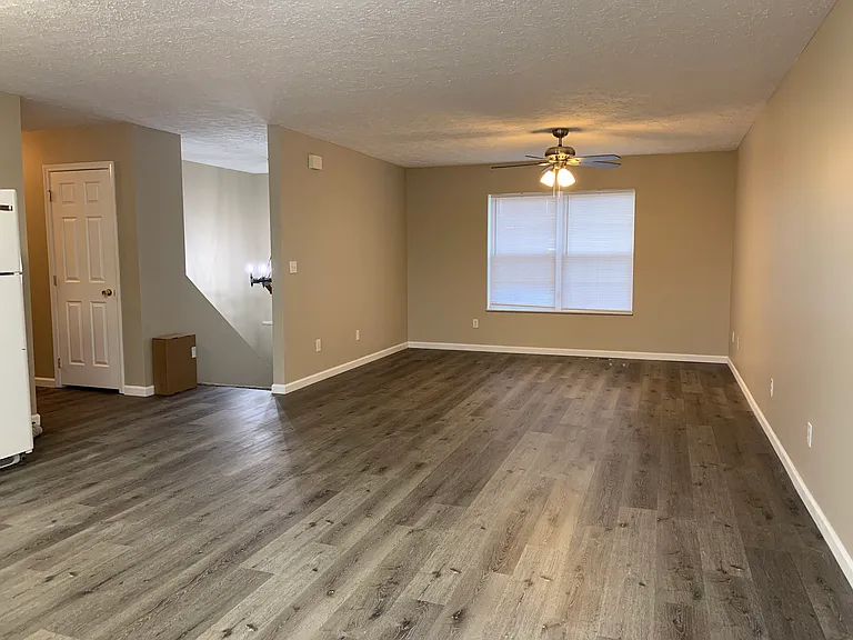 206 Tristan Ln — Photo 3