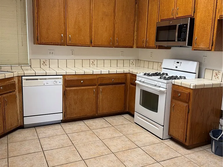 17378 Danbury Ave — Photo 5