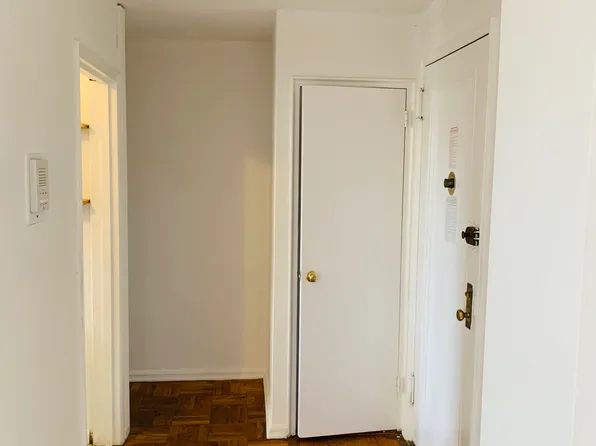 80 Knolls Crescent image 4 of 13