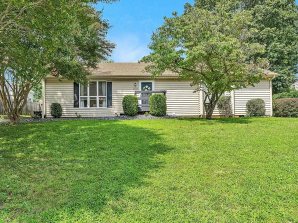 5579 Cynthia Dr, Roanoke, VA 24018