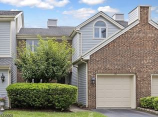 25 Aynsley Ct, Montville, NJ 07045