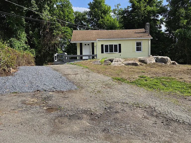53 Eastwood Rd — Photo 1
