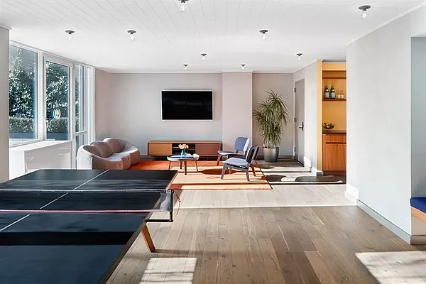 Rented by Gulia Wang, LREB | media 28