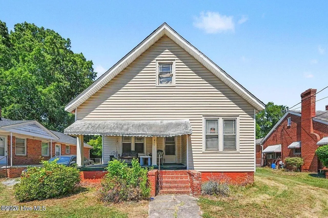 2 bed, 1.0 bath, $1,200 — Photo 1