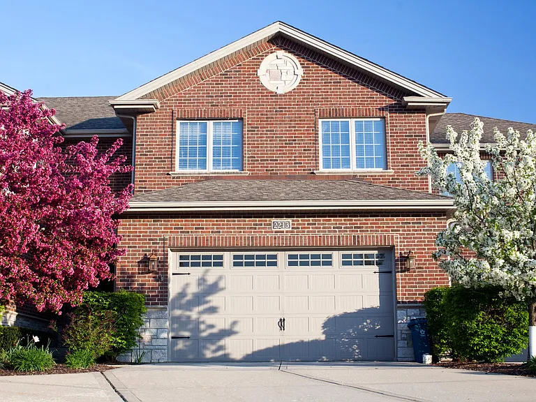 2213 Maple Hill Ct — Photo 1