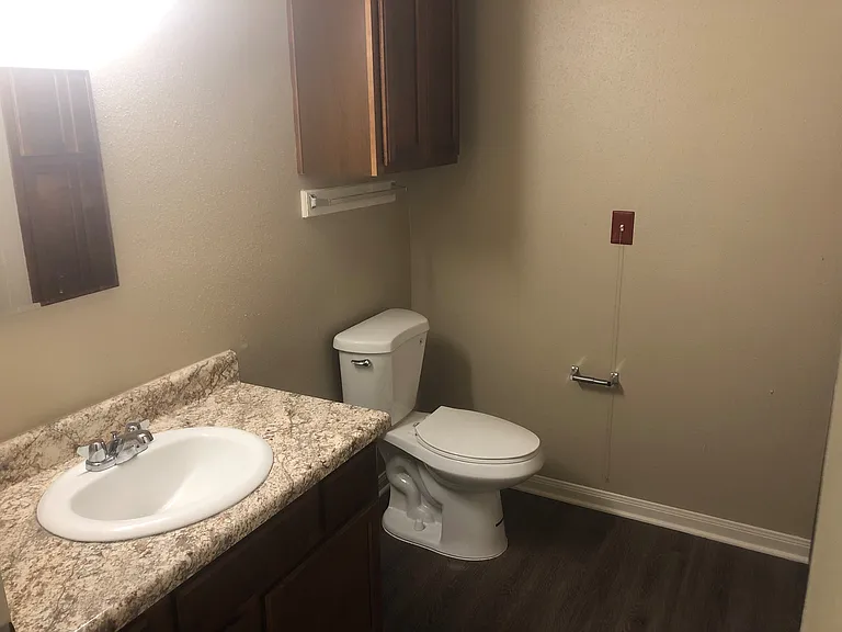 1753 E Henderson Rd — Photo 5