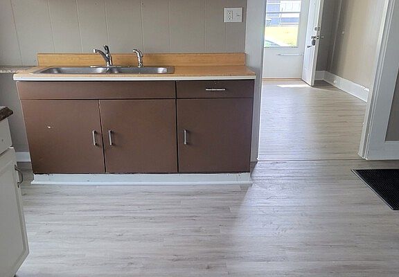 2nd image of 400 N Grant Ave #663104