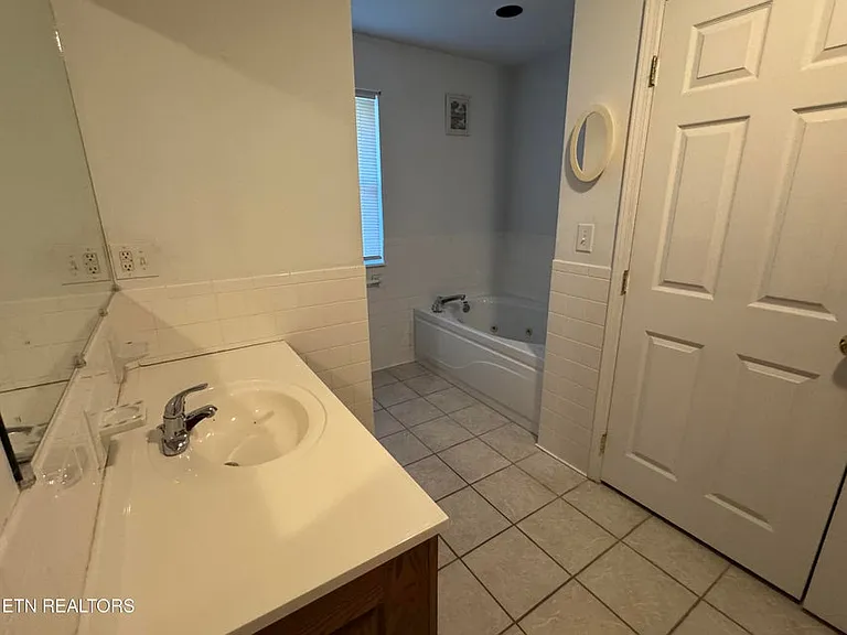 715 Gloucester Ave — Photo 14