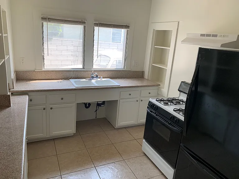 1230 S Catalina St — Photo 18