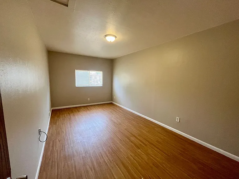 ** Move in Special** Spacious 3 bedroom, 1 bath Lakewood duplex with fenced in backyard available! — Photo 11