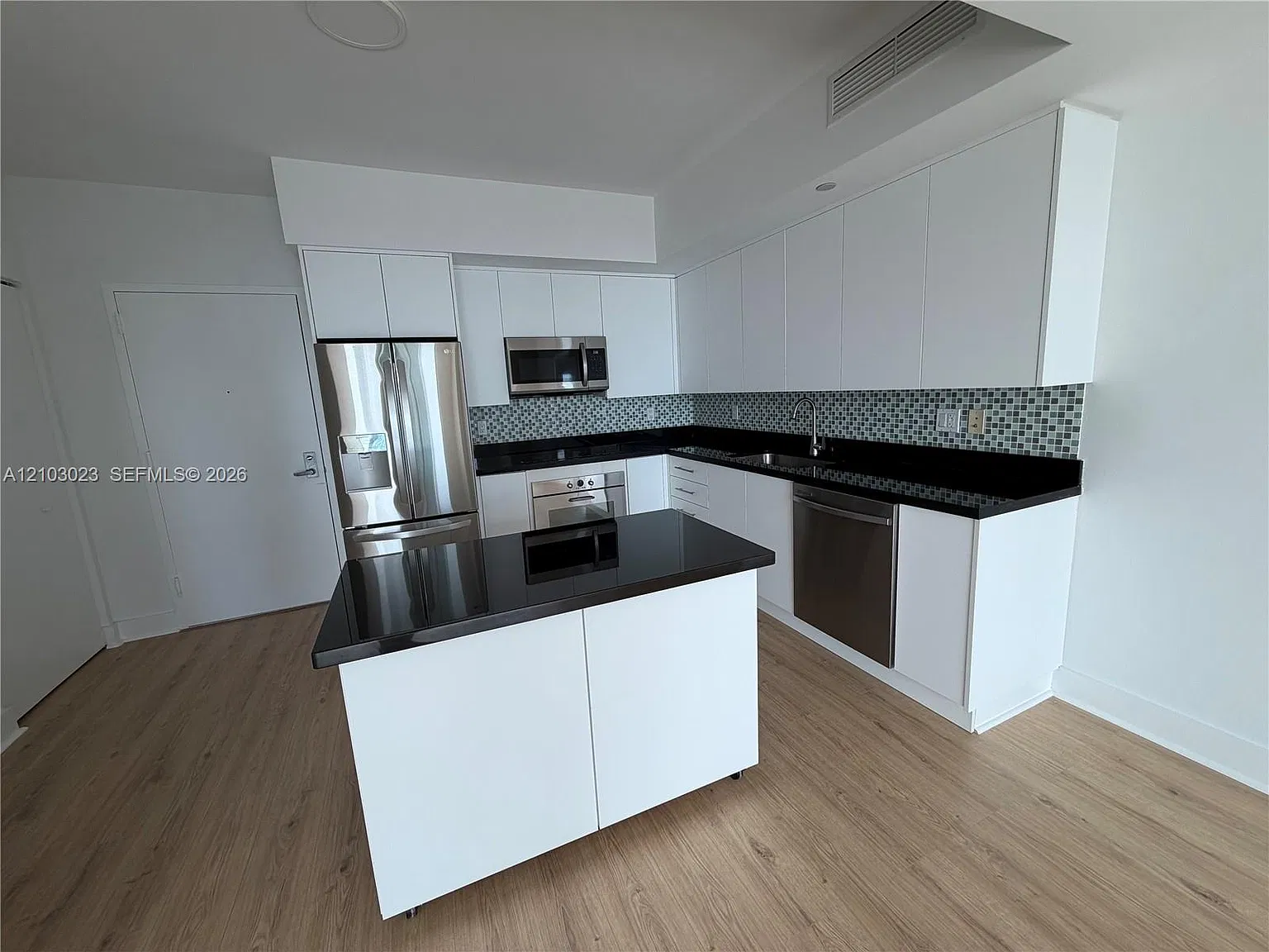 Mint Condo — Photo 3