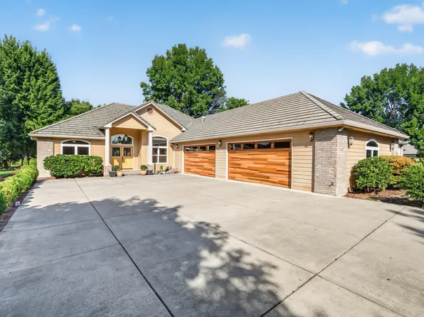 159 Princeville Dr, Eagle Pt, OR 97524