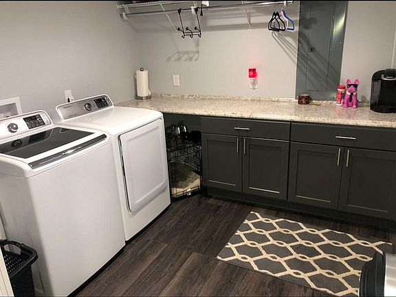 Mudroom/ Laundry